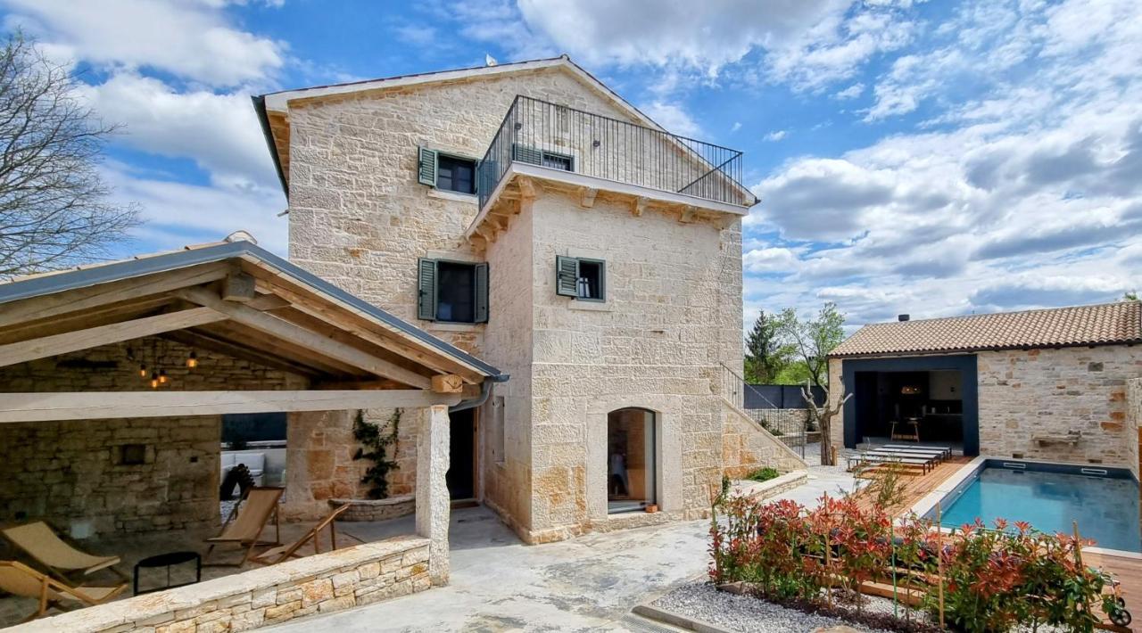 Willa !!new 2023!! Qualia - Heated Pool, 4 Bedrooms, Modern Interior Srbinjak